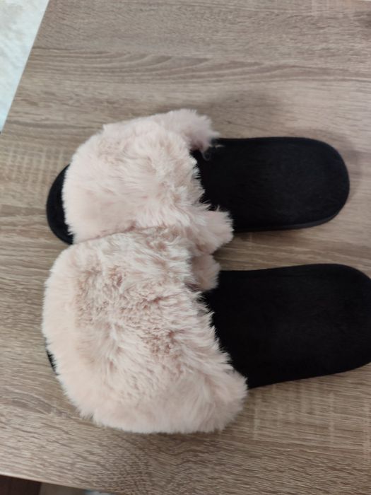 Продам меховые тапули