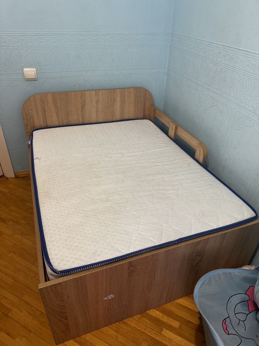 Детская кровать с матрасом