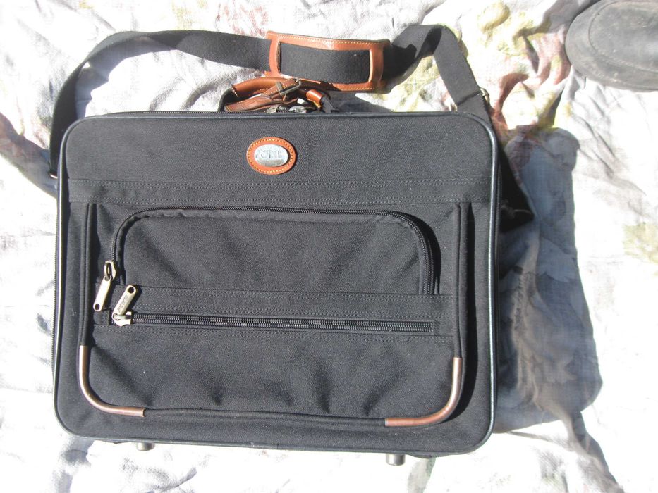 Кейс-пилот DESION BERNARD ENREY Через плече.