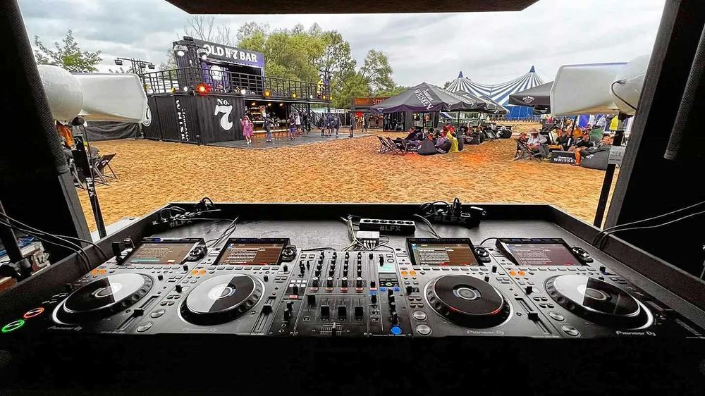 DJ, DJe obsługa imprez - nagłośnienie, oświetlenie - wynajem