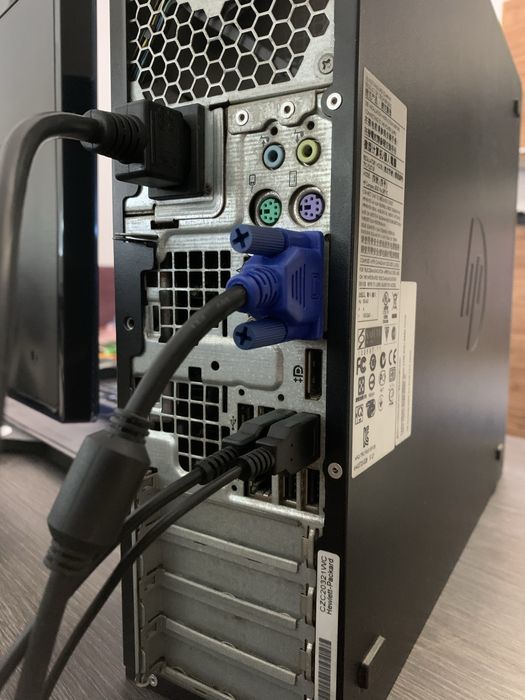 Sprzedam komputer z monitorem FullHD do nauki.