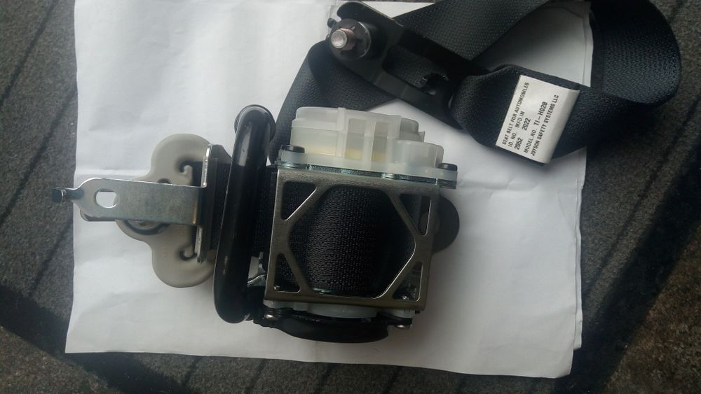 Pre tensor cinto direito Mazda 2