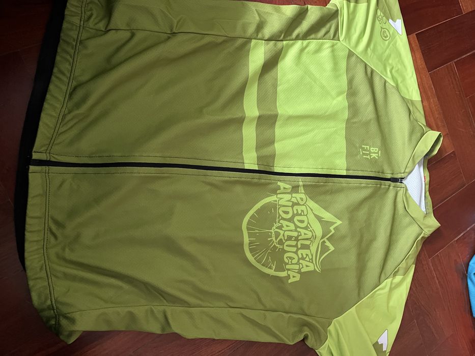 Calções e 1 jerseys de ciclismo