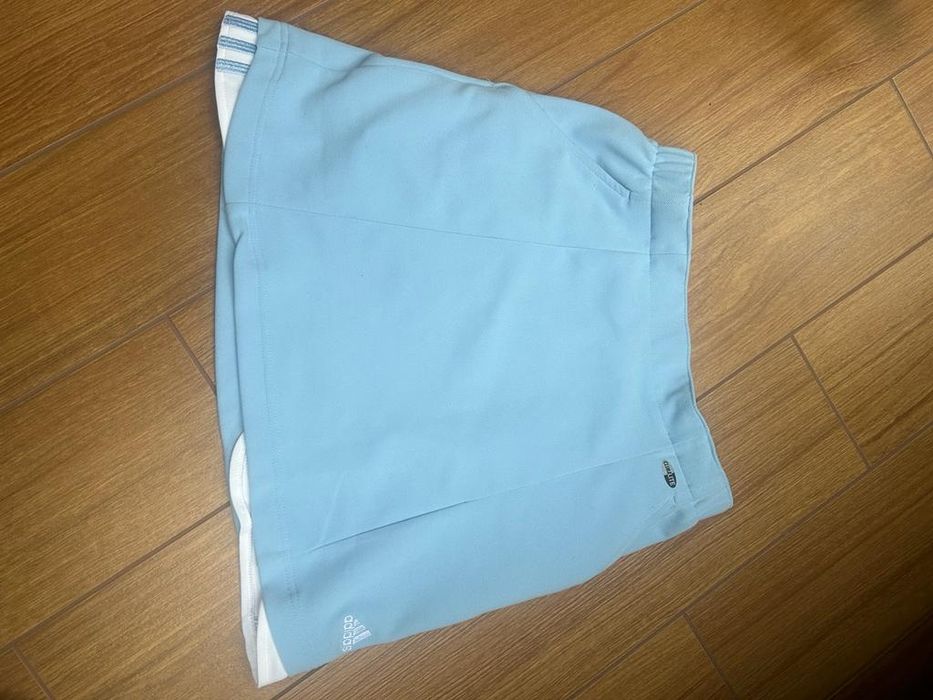 Sportowa błękitna spódnica adidas tenis