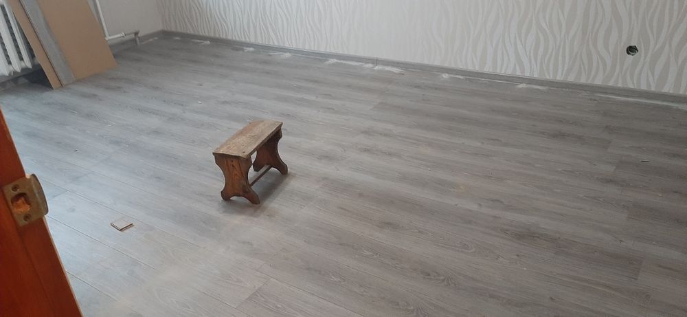 Ламинат 80гр. Обои 120, плинтус