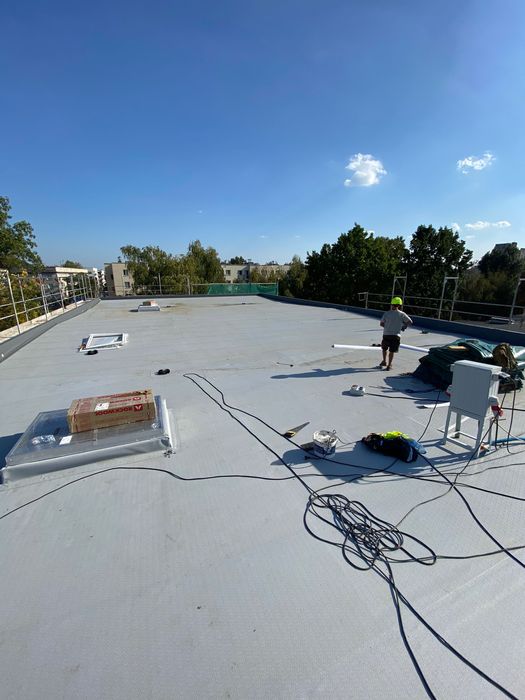 Kompleksowe wykończenie dachy płaskie membrana PVC TPO resitrix papa