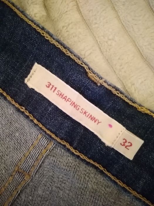 Spodnie damskie Levis 311 SHAPING SKINNY 32