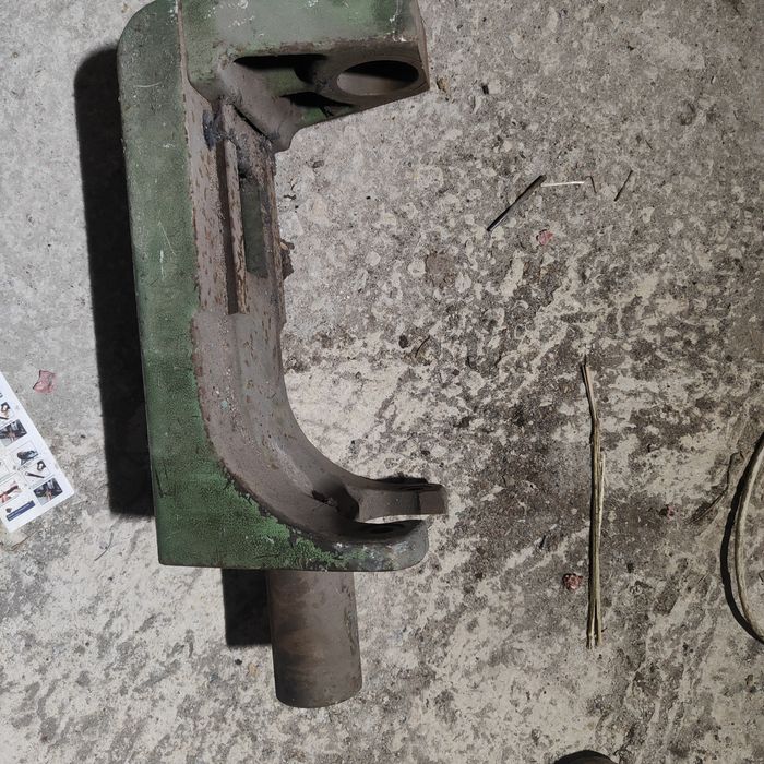 Винт регулировочный на прес кривошипный, серьга на фрезерный.