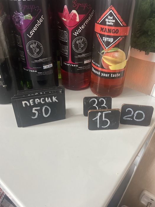 Посуд і реклама для кавʼярні кафе , стаканчики паперові куплльні