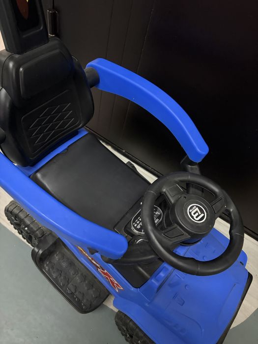 Машинка каталка-толокар