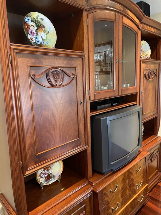 Móvel de salão em madeira de cerejeira