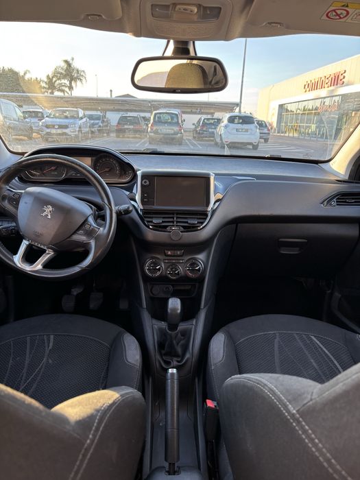 PEUGEOT 208 1.2