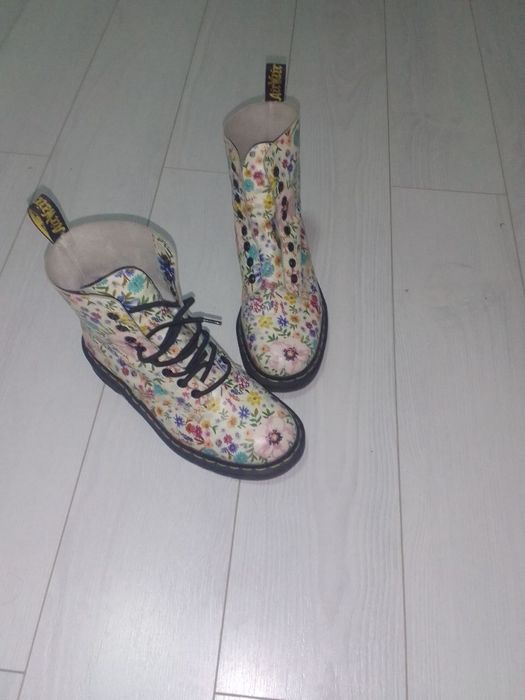 Продам женские ботиночки