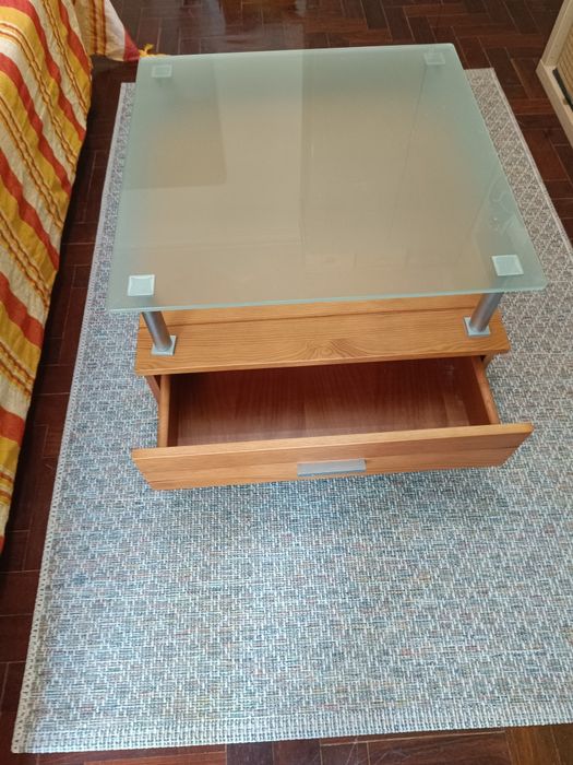 Mesinha de sala com gavetas