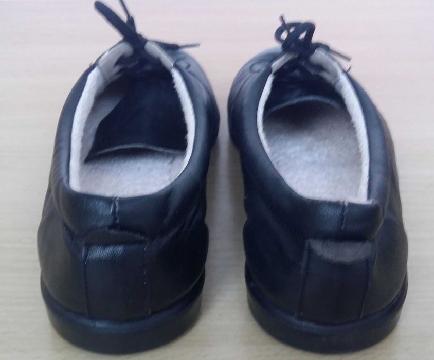Buty baleriny wiązane czółenka skóra naturalna czarne SOFTIES 38