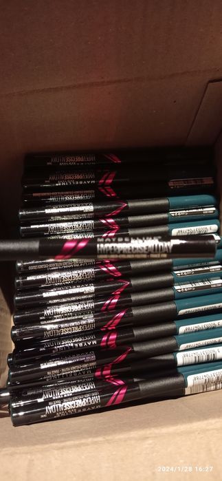 MAYBELLINE eyeliner jungle green