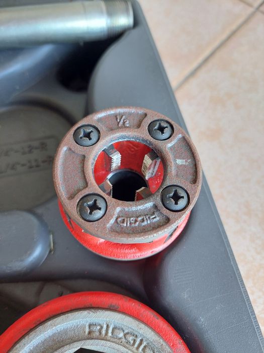 Roscadora para tubos