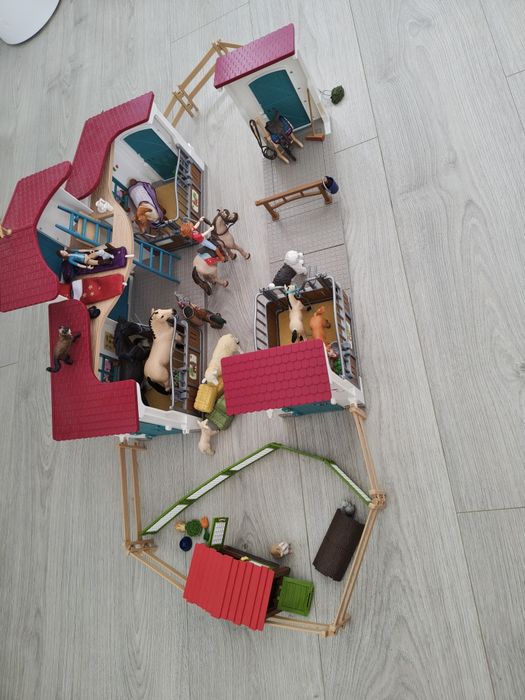 Schleich centrum jeździeckie42567/klatka dla królików 42728