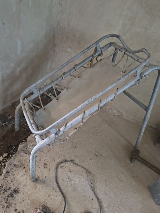 Korekcja racic u Owiec,  urządzenie do korekcji  racic , poskrom