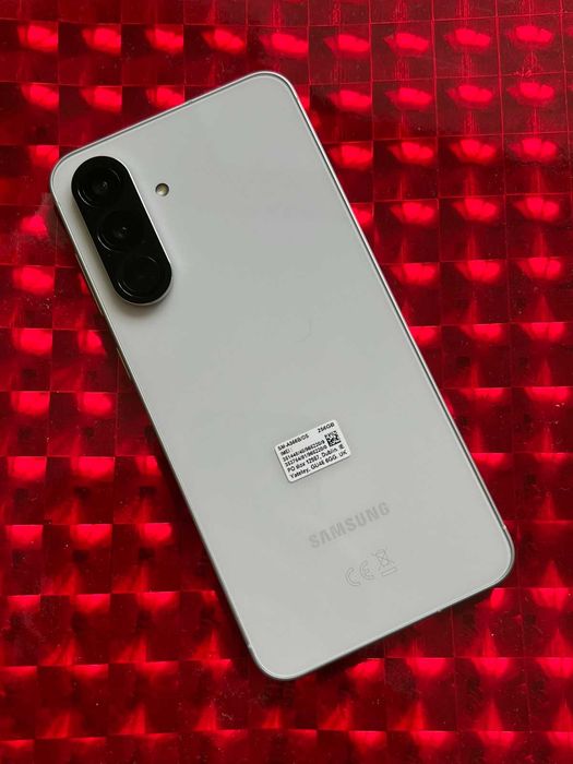 Смартфон Samsung Galaxy A56