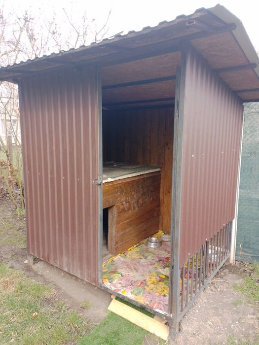 Продам вольєр в дуже хорошому стані,з утепленою будкою