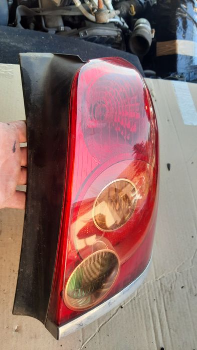 Lampa tylna Toyota Avensis t25 kombi oryginał