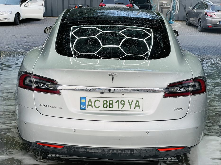 Tesla Model S 2016’ Dual motor
