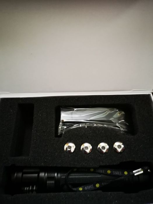 Lanterna lazer com 4 pontas