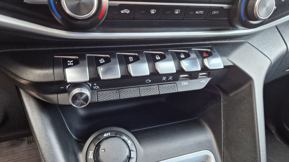 Пікап Peugeot LANDTREK 2023 рік.