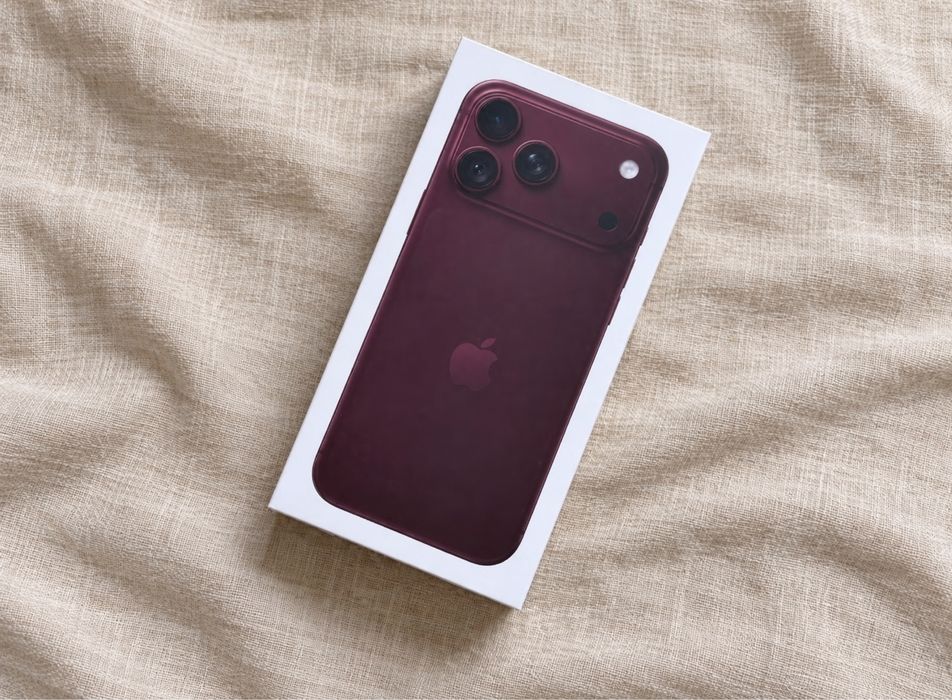 Iphone 18 pro 256GB zafoliowany.