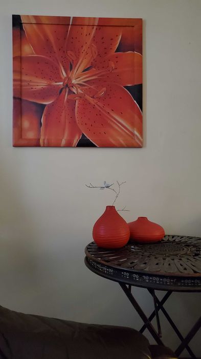 Две вазы подсвечники картина. Композиция.