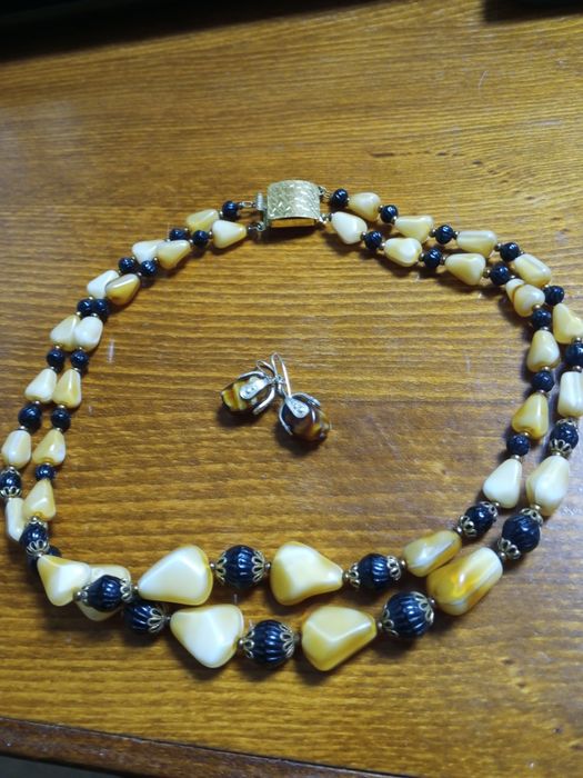 Намисто брошки старезні