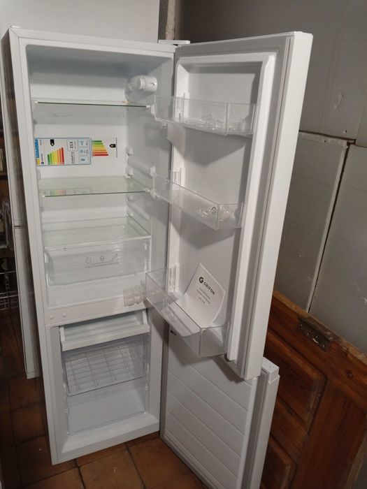 продам 2 х камерный холодильник GRIFON новый