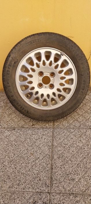 Jante com peneu novo