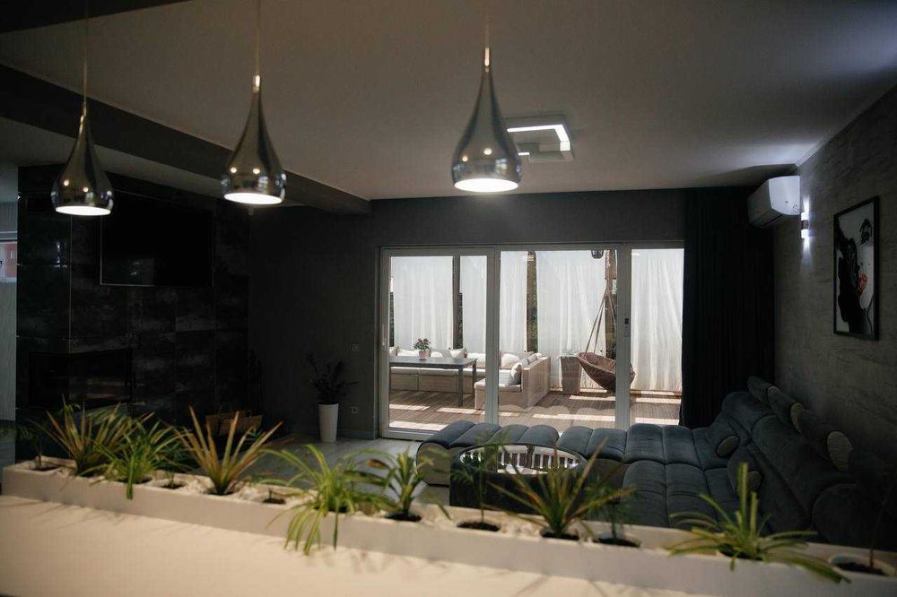 Продаєтсья преміум high-tech будинок з власним бункером/Заходь і живи