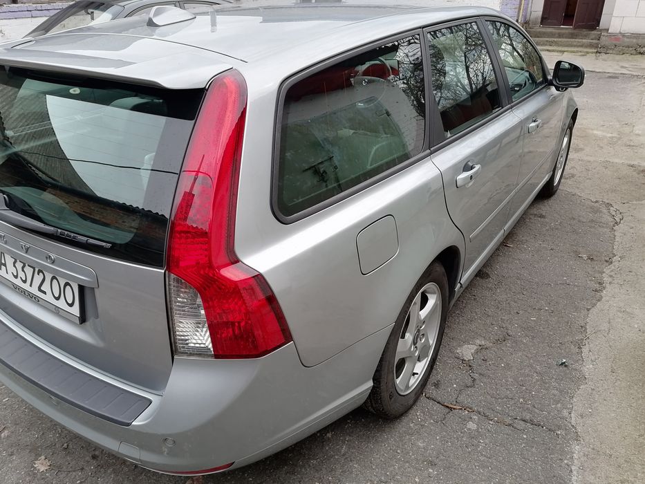 Volvo V50 Вольво В50
