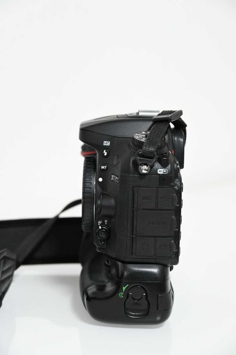 Máquina Fotográfica Reflex DSLR Nikon D7200 Corpo + Grip + 3 Baterias