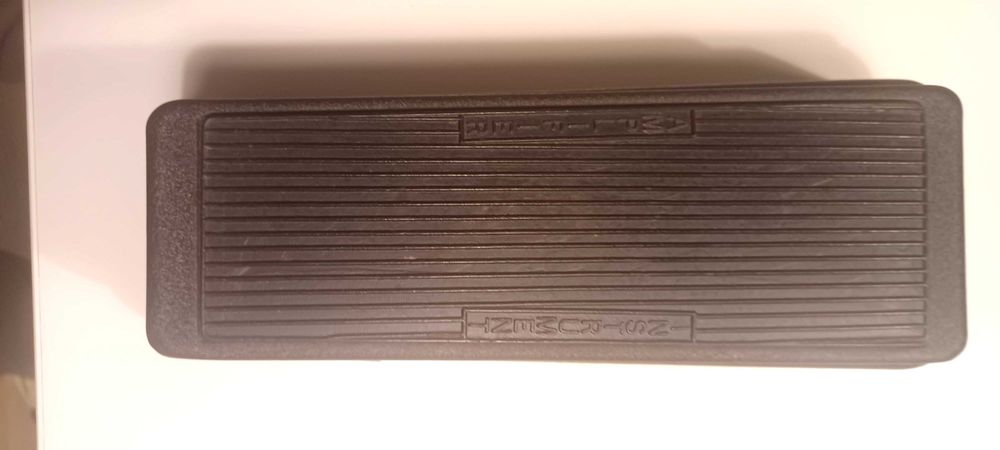 Pedais de efeitos (cry baby wah, x-vamp)