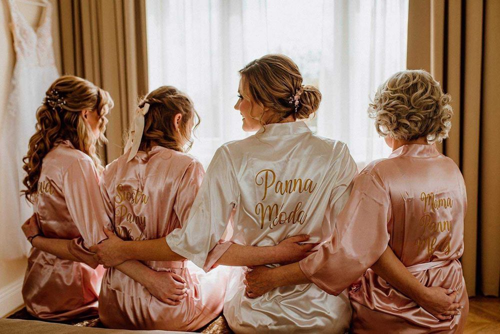 Zestaw czterech szlafroków ślubnych