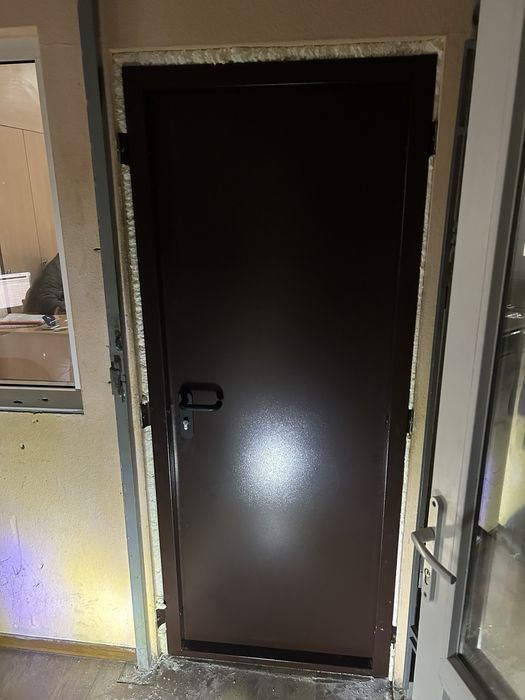 Установка входных дверей