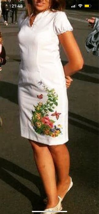 Вишита сукня бісером