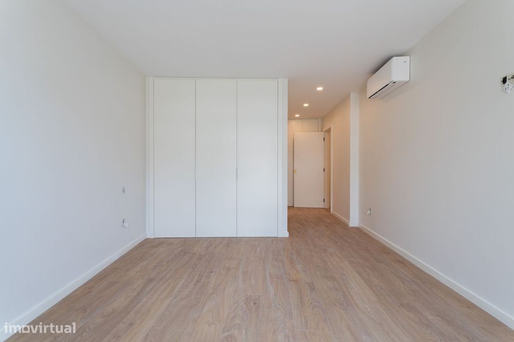Apartamento T3 Novo a Estrear | 3 Suites | Vista Rio | Garagem Box | C