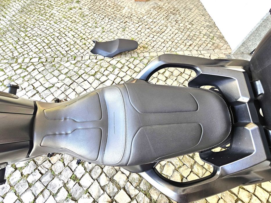 Yamaha Tracer 7 com Top Case muito estimada