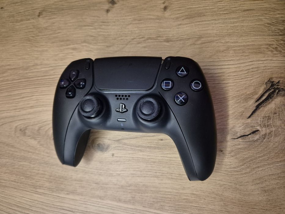 Oryginalny pad Dusalsense Playstation 5 (PS5) czarny +etui White Shark