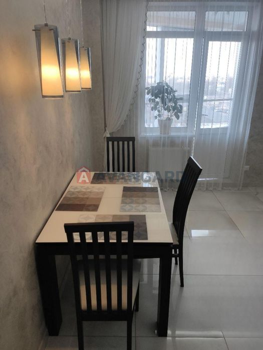 Продаж 2к квартира з дизайнерським ремонтом, пров Коломийський 17/31А