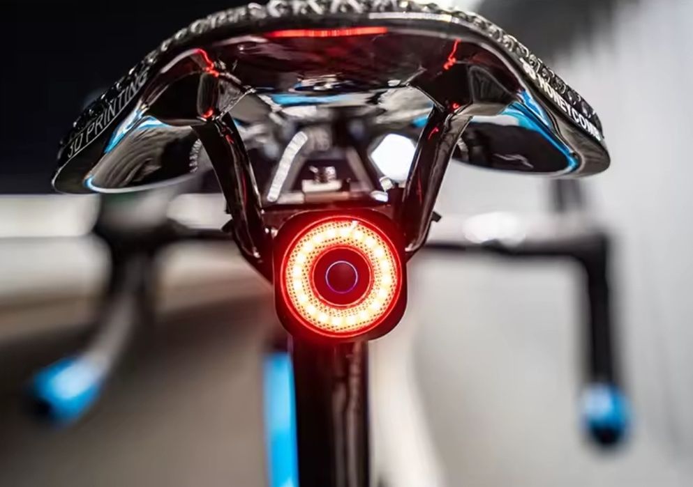 XOSS XR PRO Tylna lampka rowerowa LED z autostopem 360mAh 28g USB-C