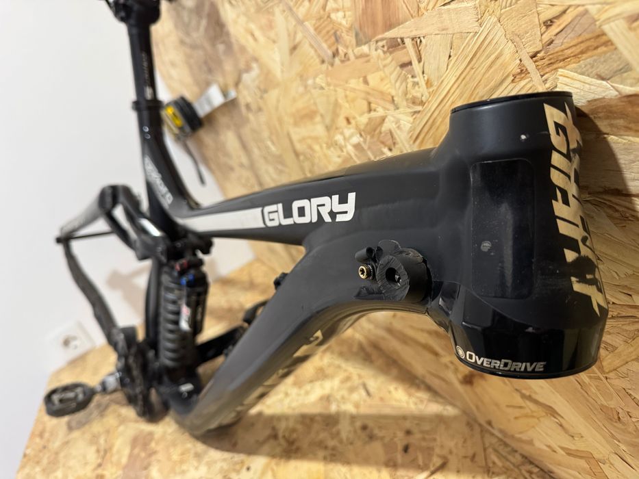 Quadro Giant Glory com amortecedor RockShox Vivid R2C