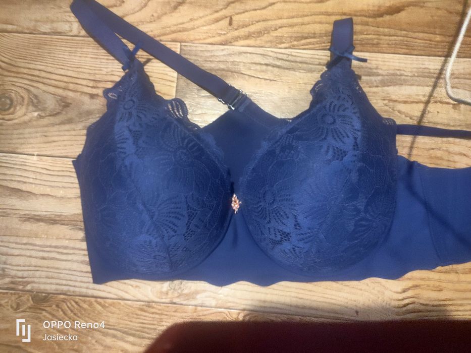 Sprzedam stanik D100