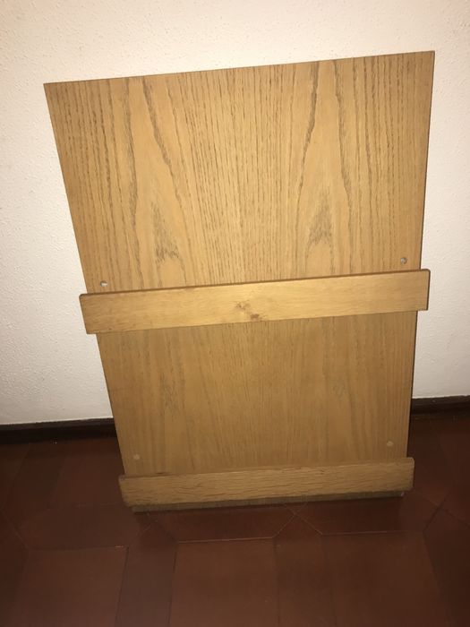 Expositor de Livros em Madeira