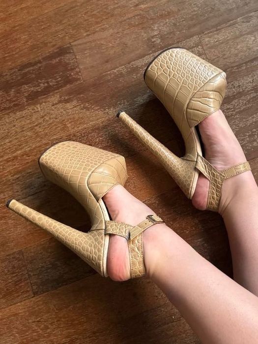 Стріпи трійка бежеві 38р